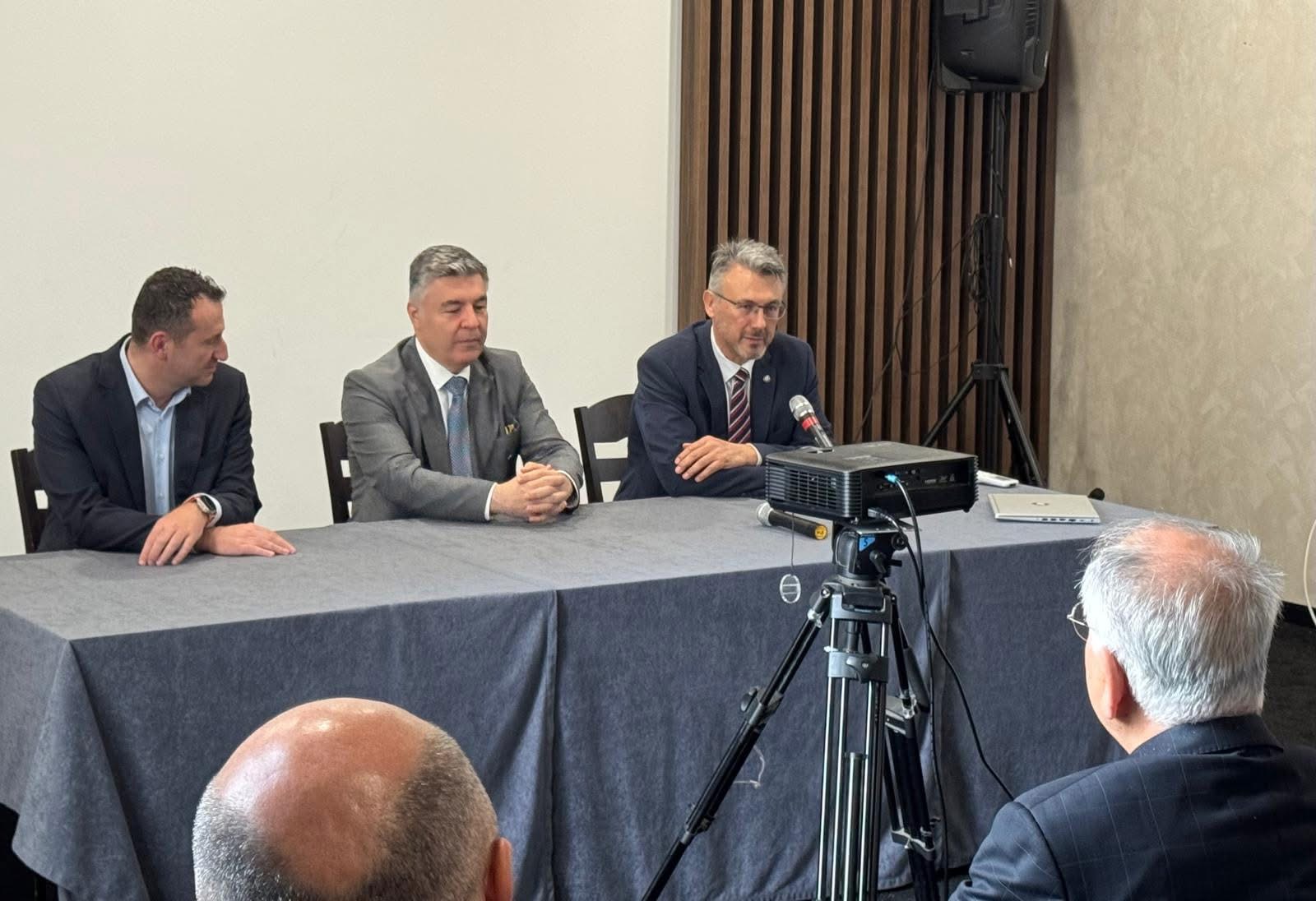 Bulgaristan’da tarihi buluşma 1 Türk Azınlıkları/Toplulukları Çalışma Grubu (TAG), Bulgaristan'da düzenlediği toplantıyla bölgedeki Türk toplumu temsilcileriyle buluştu.