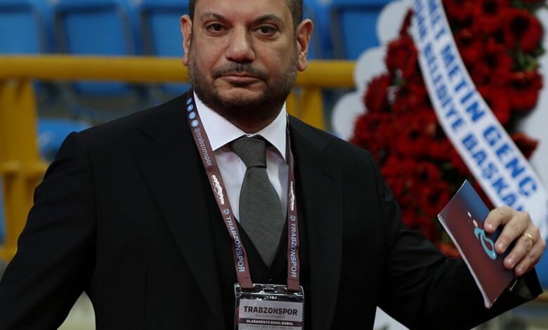 Ertuğrul Doğan: O hakem neden Rize'ye gitti? 4 Trabzonspor Başkanı Ertuğrul Doğan, ligin ilk yarısında sahalarında 3-2 yenildikleri Fenerbahçe karşılaşmasının hakemi Oğuzhan Çakır ile ilgili bir iddia ortaya attı