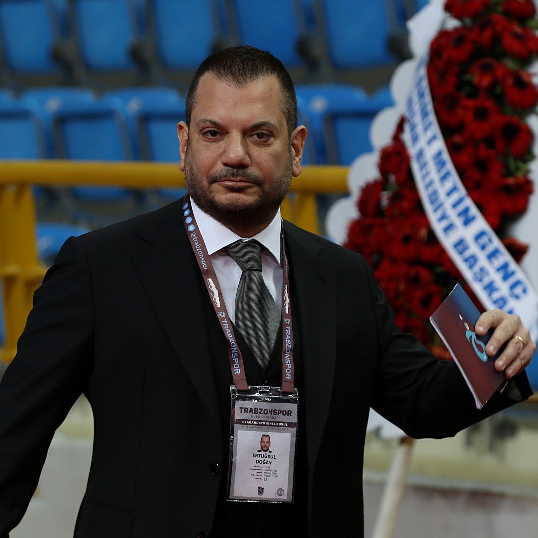 Ertuğrul Doğan: O hakem neden Rize'ye gitti? 1 Trabzonspor Başkanı Ertuğrul Doğan, ligin ilk yarısında sahalarında 3-2 yenildikleri Fenerbahçe karşılaşmasının hakemi Oğuzhan Çakır ile ilgili bir iddia ortaya attı