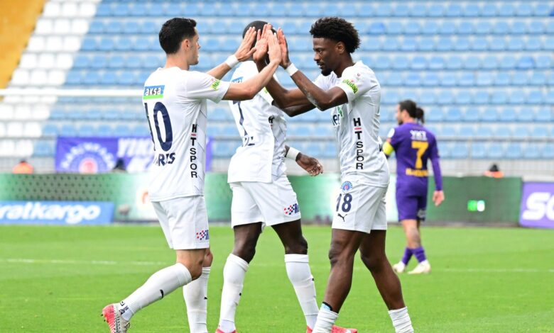 Kasımpaşa'dan Eyüp'e futbol dersi 1 Trendyol Süper Lig'de İstanbul kapışmasında Kasımpaşa, Eyüpspor'u deplasmanda 3-0 yendi. Konya da Rize'yi 2-1'le geçti