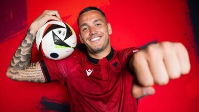 Kümede kalma mücadelesi verdiği Süper Lig'de yarın Samsunspor ile deplasmanda çok kritik bir maça çıkacak Sivasspor'da golcü Rey Manaj kadro dışı bırakıldı