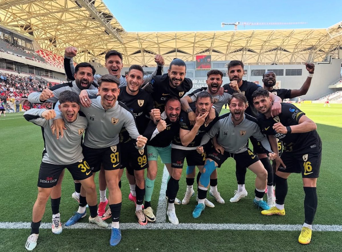 2. Lig'e yükselme play-off karşılaşmasında Muş Spor, evinde 0-0 berabere kaldığı Karşıyaka'yı deplasmanda 2-1 yenerek adını üst tura yazdırdı