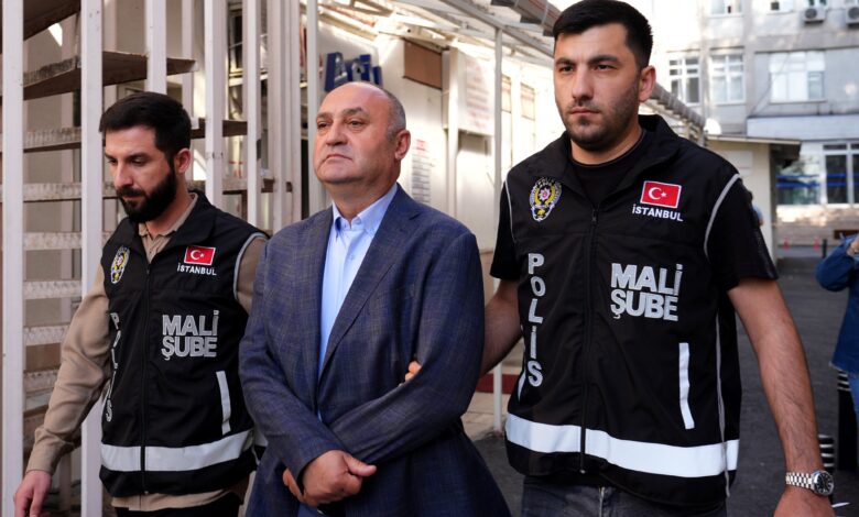 İstanbul Büyükşehir Belediyesi'ne yapılan 4. dalga operasyonda Ekrem İmamoğlu'nun da koruma müdürü Mustafa Akın'ın da aralarında yer aldığı çok sayıda kişi gözaltına alındı