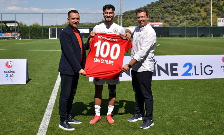 Altınordu, GMG Kastamonuspor karşılaşması öncesi kulüpte 100. maçına çıkan 2004 doğumlu Sami Satılmış'ı onure etti!