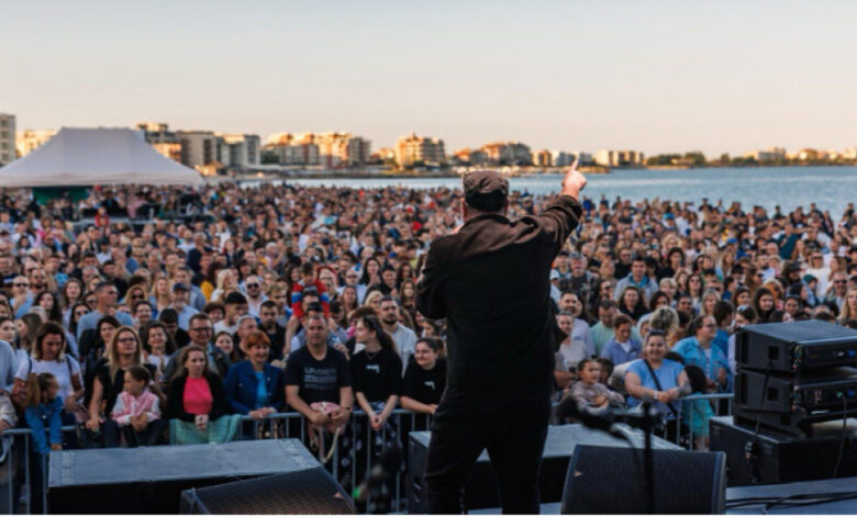 Bulgaristan'da 2025 yaz sezonuna renkli başlangıç 4 Bulgaristan Pomorie’de deniz, kültür ve SPA turizmini buluşturan 2025 yaz turizm sezonu, görkemli bir etkinlikle başladı.