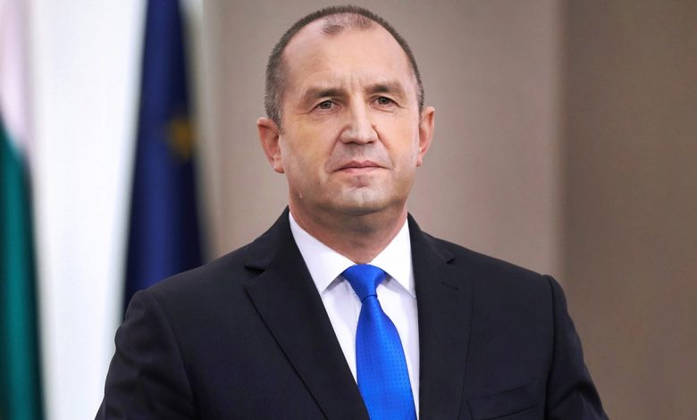 Bulgaristan Cumhurbaşkanı Rumen Radev'den hükümete uyarı 1 Bulgaristan Cumhurbaşkanı Rumen Radev, ülkesinin giderek büyüyen küresel çatışmaların parçası olmaması gerektiğini vurguladı.