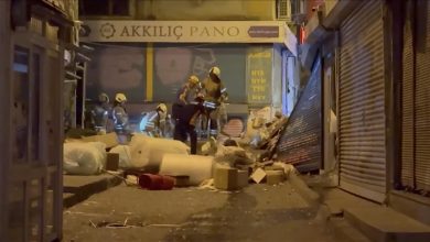 Beyoğlu’nda Bereketzade Mahallesi'nde bir büfede meydana gelen patlamanın ardından bina tamamen çöktü.