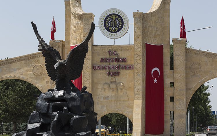 Atatürk Üniversitesi, Shanghai Ranking 2025’te Türkiye’nin en iyi üniversiteleri arasında 2 Dünyanın en prestijli sıralama kuruluşlarından Shanghai Ranking (ARWU), 2025 yılı sonuçlarını açıkladı.