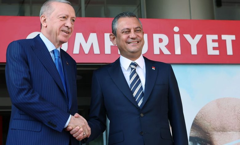 Cumhurbaşkanı Recep Tayyip Erdoğan, CHP Genel Başkanı Özgür Özel'e yaptığı açıklamalar nedeniyle 1 milyon liralık manevi tazminat davası açtı.