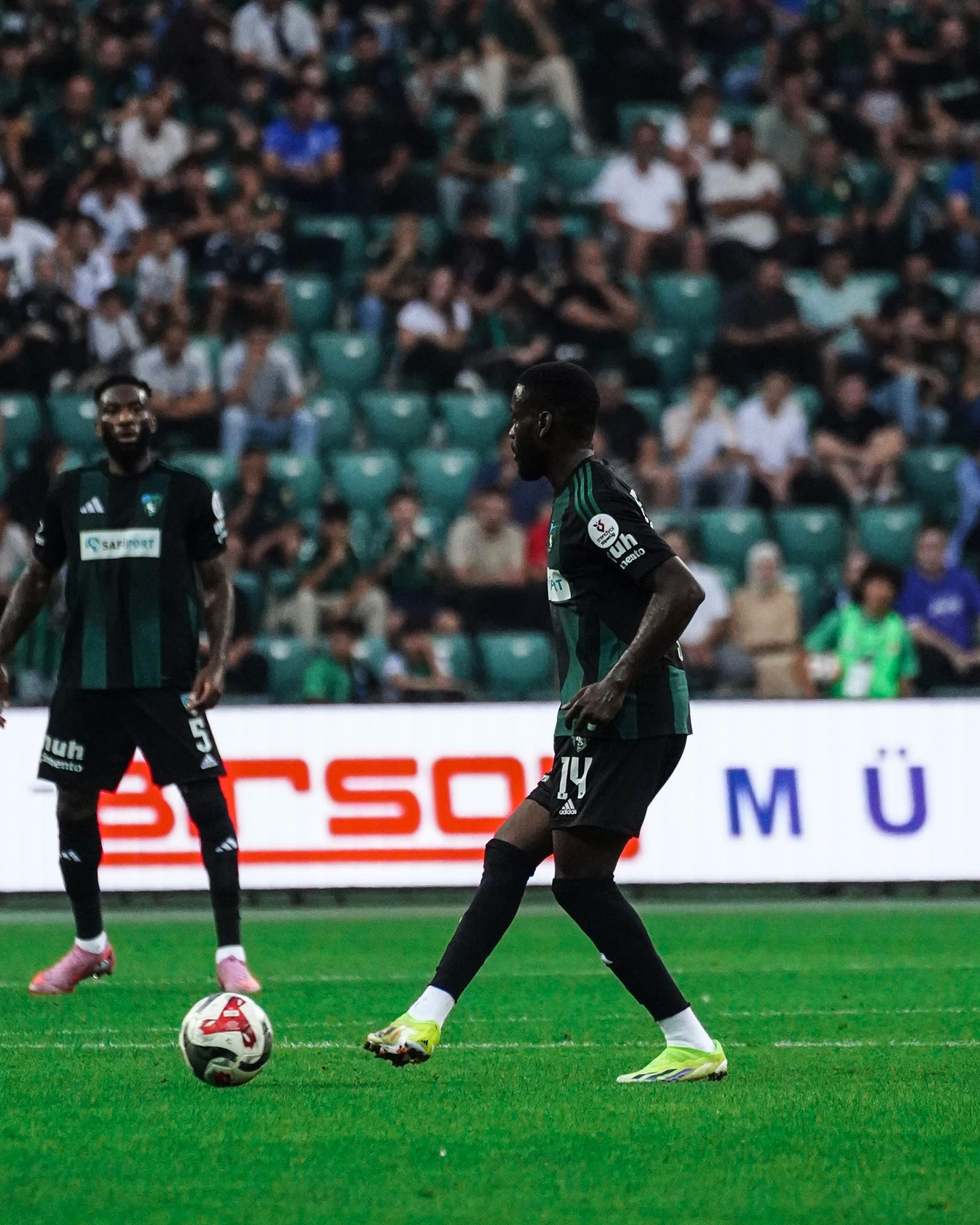 Kocaelispor son anda 1 Süper Lig'de ilk üç maçını kaybeden Kocaelispor, Kayserispor ile 1-1 berabere kaldı. Gaziantep ise Kasımpaşa'yı deplasmanda yendi