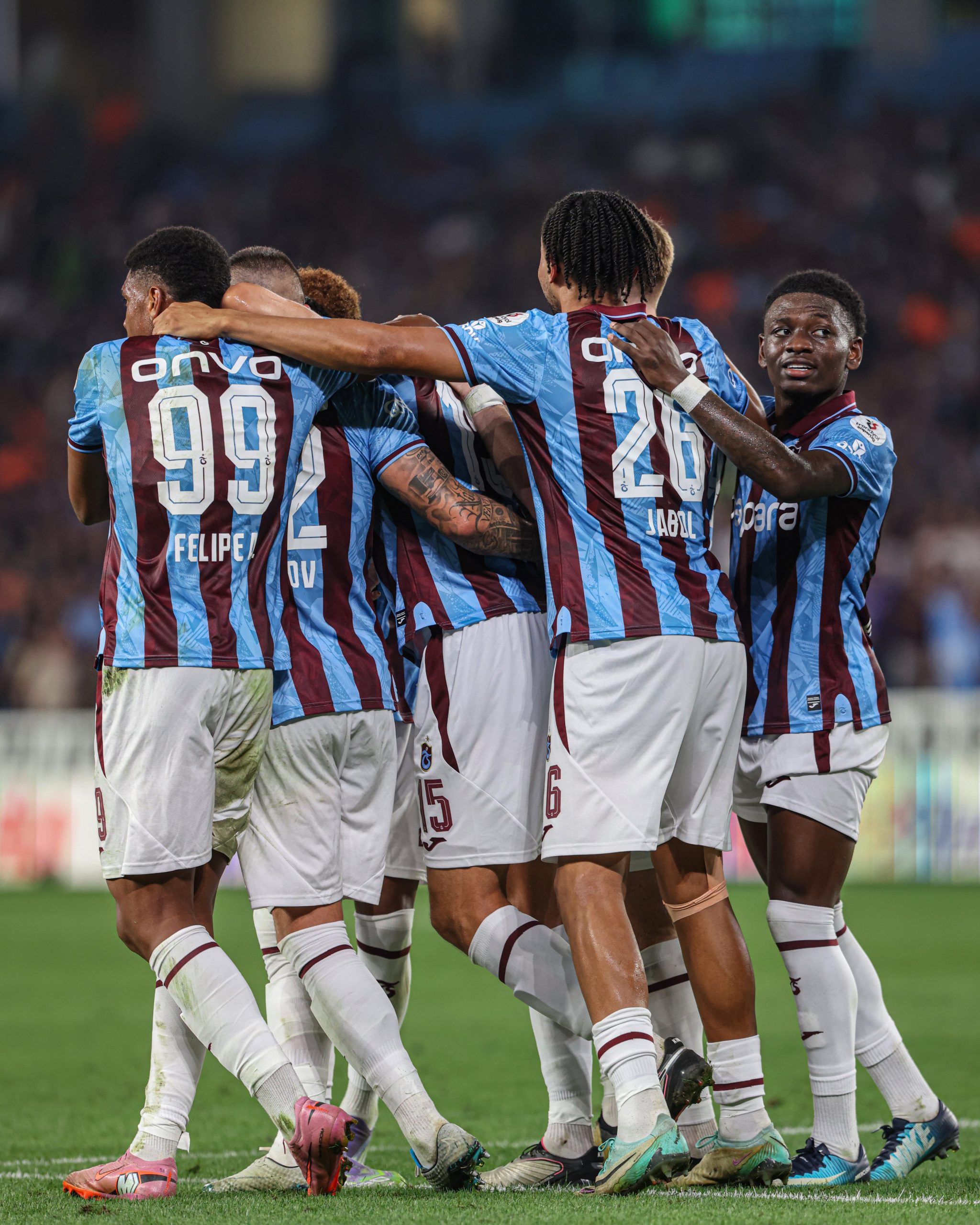 Trabzonspor fire vermiyor 1 Trabzonspor, Antalyaspor karşısında Süper Lig'deki üçüncü maçından da 1-0'lık galibiyetle ayrılarak 9 puana ulaştı