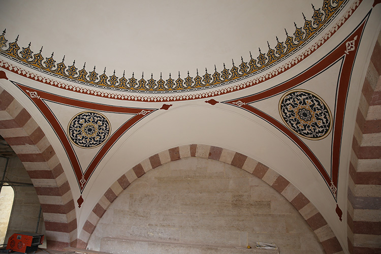 Selimiye Camisi’ndeki kalem işi için yürütmeyi durdurma kararı 1 Mimar Sinan’ın “ustalık eserim” dediği Selimiye Camisi’nde uzun süredir devam eden kalem işi tartışmaları yargıya taşındı.