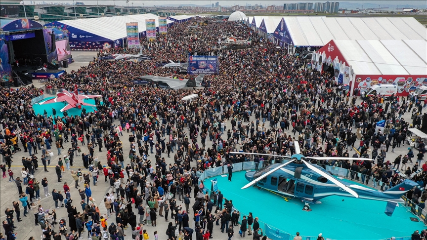 TEKNOFEST İstanbul yarın başlıyor 1 T3 Vakfı ve Sanayi ve Teknoloji Bakanlığı öncülüğünde düzenlenen dünyanın en büyük havacılık, uzay ve teknoloji festivali TEKNOFEST, yarın İstanbul Atatürk Havalimanı’nda kapılarını açıyor.