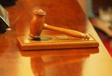 İzmir Büyükşehir Belediyesi’ne yönelik yolsuzluk soruşturmasında 56 sanıklı “iş makinesi ve araç kiralama” davasında mahkeme yeni bilirkişi raporu talep etti.