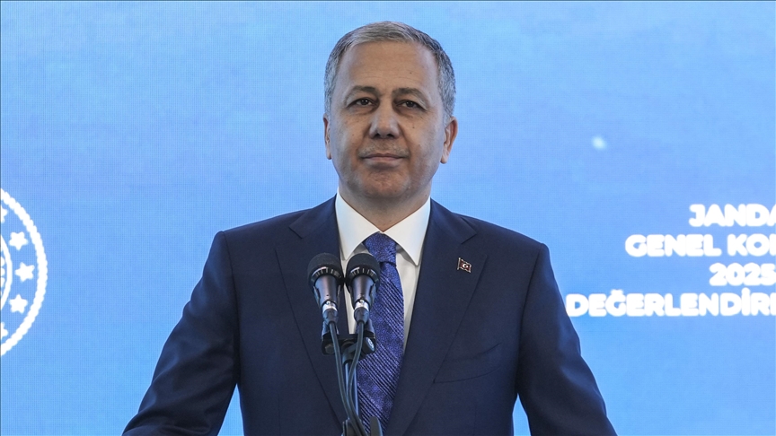 Ali Yerlikaya: Terörün gölgesi değil, huzurun yükseldiği Türkiye’yi konuşacağız 1 İçişleri Bakanı Ali Yerlikaya, jandarmanın 2025 boyunca yürüttüğü operasyonların sonuçlarını açıkladı