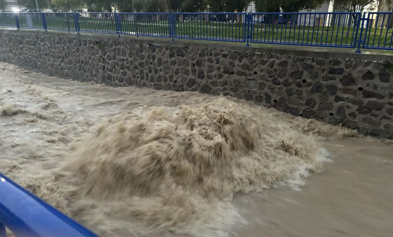 İzmir'de aşırı yağışlar hayatı felç etti 8 AW644175 02