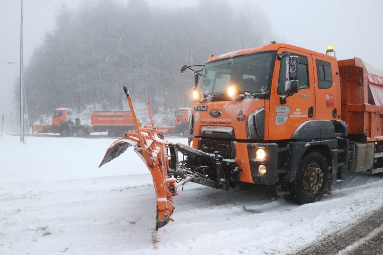 Bolu'da kar yağışı etkili oldu