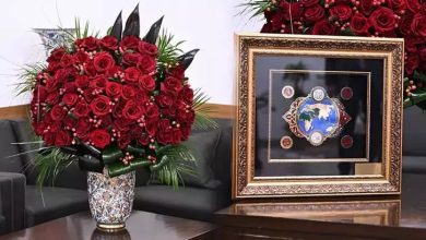 Devlet Bahçeli’den Cumhurbaşkanı Erdoğan’a 72 gül 1 MHP Genel Başkanı Devlet Bahçeli, Cumhurbaşkanı Recep Tayyip Erdoğan’ın 72’nci yaş günü dolayısıyla 72 gülden oluşan bir buket ile özel tasarım bir tablo hediye etti.