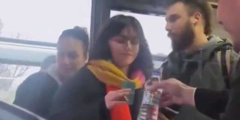 İstanbul'da otobüs şoföründen duygulandıran hareket 2 İstanbul'da güzel jest