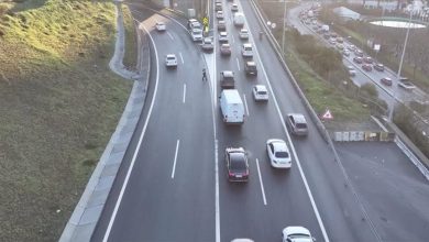 İstanbul’da 48 noktada 153 polisin katılımıyla gerçekleştirilen dron destekli denetimlerde 842 sürücüye para cezası kesildi.