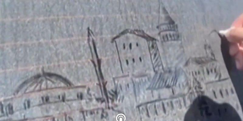 Antalya'da araçlara resim çiziyor