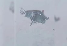 Ardahan-Artvin kara yolundaki 2 bin 540 rakımlı Sahara Geçidi’nde kar temizleme çalışması sırasında çığ düştü.