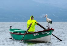 Bursa’da baharın simgesi haline gelen Yaren leylek ile Adem amcanın buluşması bu yıl da gerçekleşti.