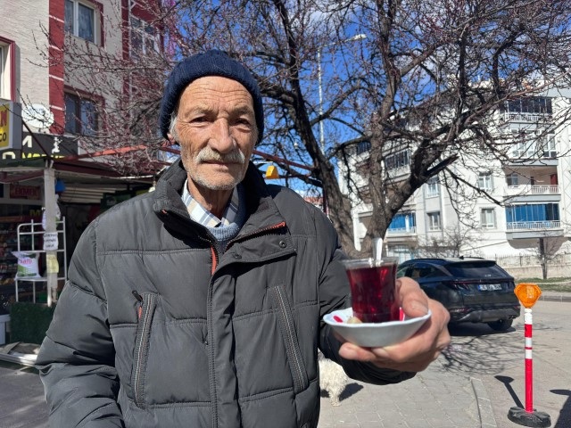 Ankara’da yaşayan 79 yaşındaki Mustafa Akbıyık, 1992 yılında kömürden zehirlendikten sonra su içemediğini söyledi.