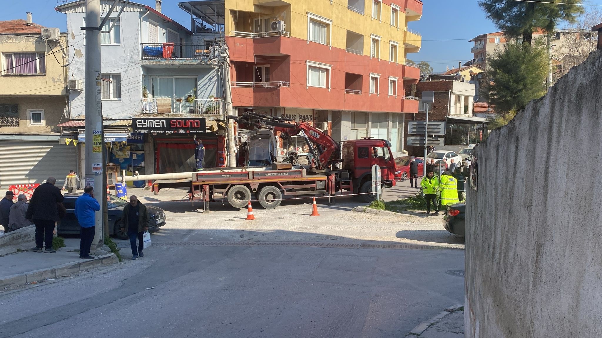 İzmir'de vinç otomobili sürükledi 1 AW653207 03