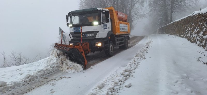 Kocaeli'yi kar esir aldı