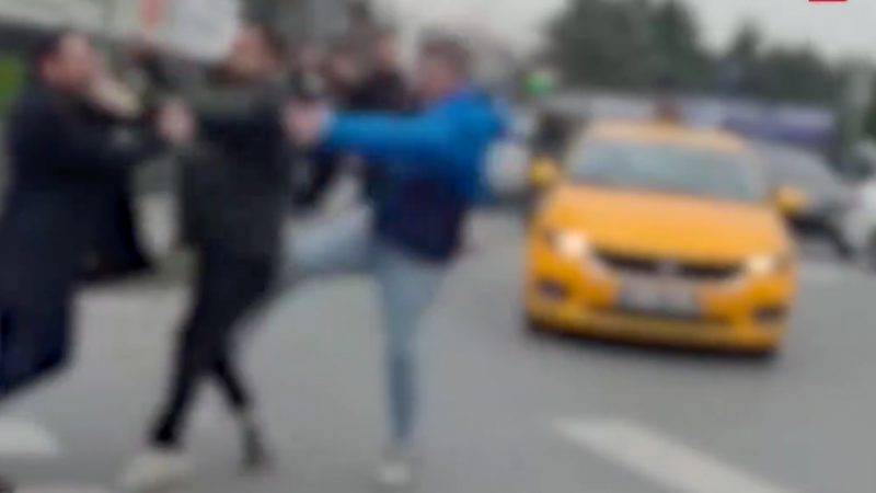 İstanbul'da trafikte yumruk yumruğa kavga edenlere ceza