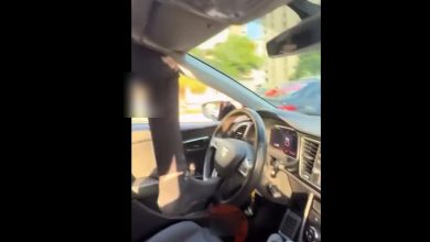 Adana'da trafikte korkutan anlar: Ayağıyla araba kullandı 1 adana 2