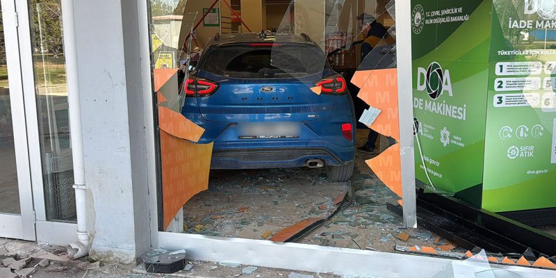 Eskişehir'de sürücü ortalığı savaş alanına çevirdi