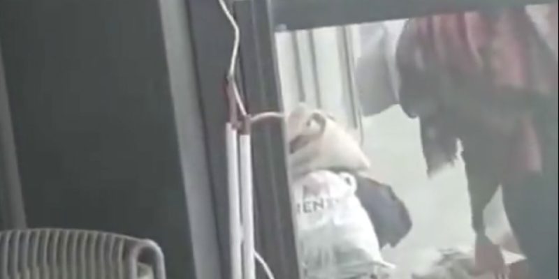 İstanbul'da dilencinin hazırlık anları görüntülendi 2 İstanbul'da dilenci böyle hazırlandı