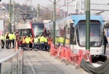 T1 Kabataş–Bağcılar Tramvay Hattı’nda sefer yapan bir tramvay Eminönü’nde raydan çıktı. Olay sonrası hatta seferler kontrollü şekilde sürdürülüyor.