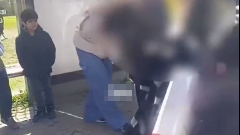 İzmir'de vatandaşları şok eden kavga