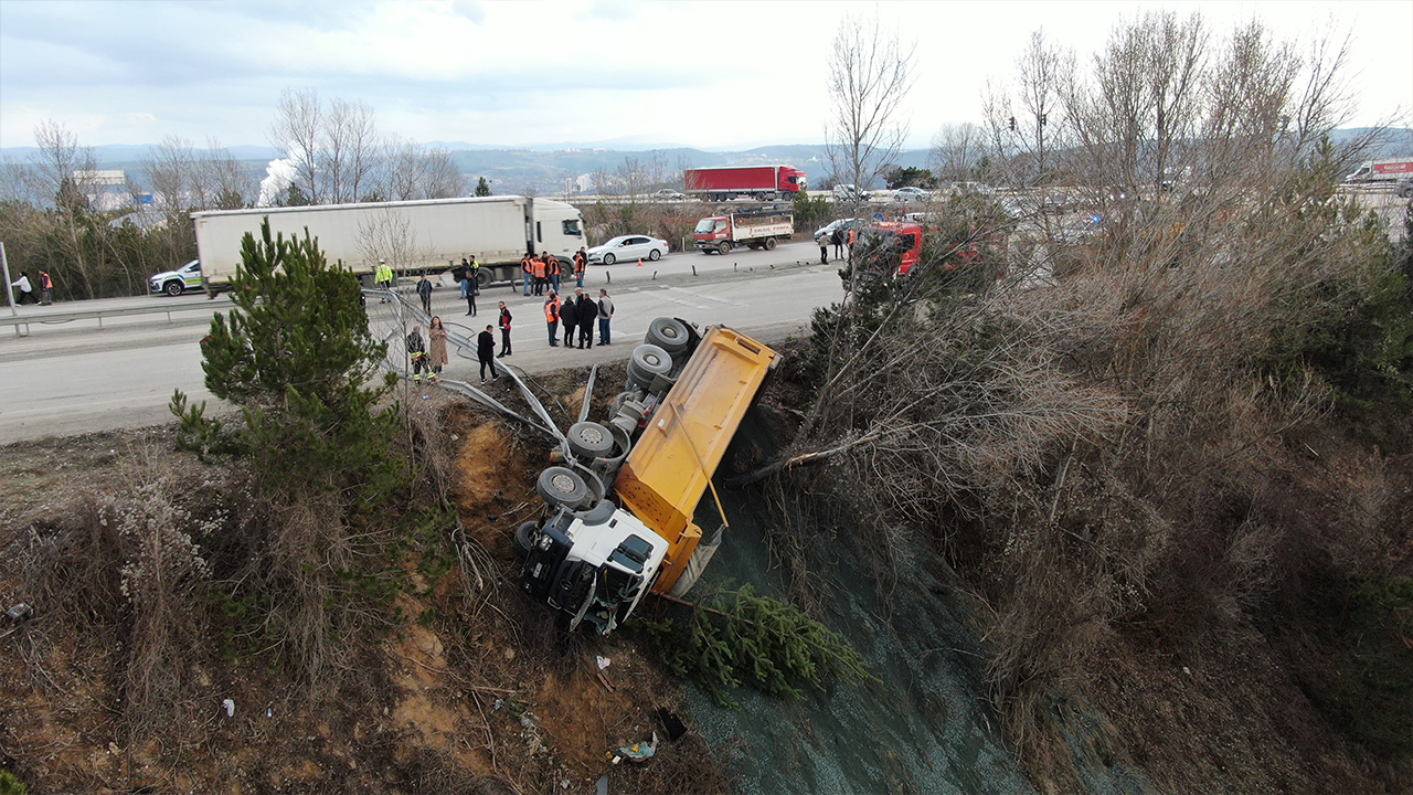 Kastamonu'da fenalaşan sürücü şarampole uçtu 1 kastamonu