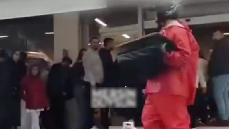 Mersin’de yağmurda beklediler