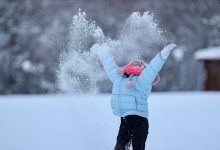 Yoğun kar yağışı ve buzlanma nedeniyle Ordu’nun bazı ilçelerinde yarın eğitim yapılmayacak. Valilik, taşımalı eğitimin de belirli ilçelerde durdurulduğunu açıkladı.