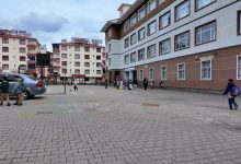 Bingöl’de bir ilkokulda ders arasında sıkılan sprey kısa süreli paniğe neden oldu. Spreyden etkilenen 6 öğrenci hastaneye kaldırıldı.