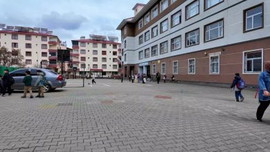 Sınıfta sıkılan sprey panik yarattı! 6 öğrenci hastanelik oldu 1 Bingöl’de bir ilkokulda ders arasında sıkılan sprey kısa süreli paniğe neden oldu. Spreyden etkilenen 6 öğrenci hastaneye kaldırıldı.