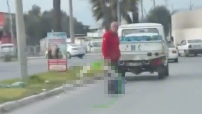 İzmir'de aracı arızalanan sürücü, güvenlik önlemi olarak yola tüp koydu.