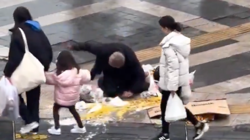 Aydın'da yaşlı adamın görüntüleri yürekleri burktu 2 Aydın'da üzen görüntü