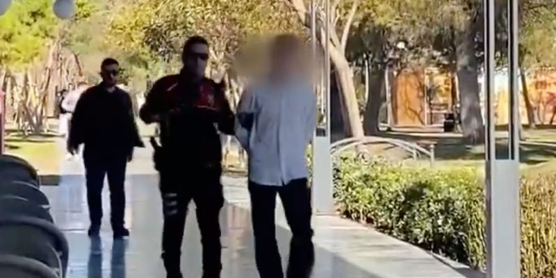 Antalya’da iki çocuk yaşlı adamı bıçakladı 2 Antalya’da korkunç olay