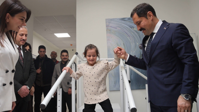 Hatay’da 7 yaşındaki Zeynep protez bacağına kavuştu 2 Hatay’da umudun adı Zeynep oldu