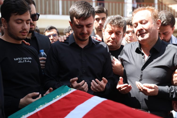 Kahramanmaraş'ta öğretmen son yolculuğuna uğurlandı