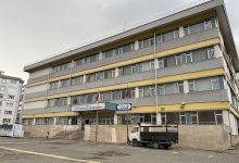 Kahramanmaraş’ta 8 öğrenci ile 1 öğretmenin yaşamını yitirdiği silahlı saldırının ardından geçici süreyle kapatılan Ayser Çalık Ortaokulu için yeni adım atıldı.