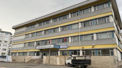 Kahramanmaraş’ta 8 öğrenci ile 1 öğretmenin yaşamını yitirdiği silahlı saldırının ardından geçici süreyle kapatılan Ayser Çalık Ortaokulu için yeni adım atıldı.