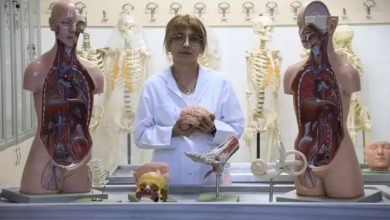 Dicle Üniversitesi Tıp Fakültesi Anatomi Anabilim Dalı Dr. Öğretim Üyesi Duygu Aslan, tıp eğitimine katkı sağlamak amacıyla bedenini kadavra olarak bağışladı.