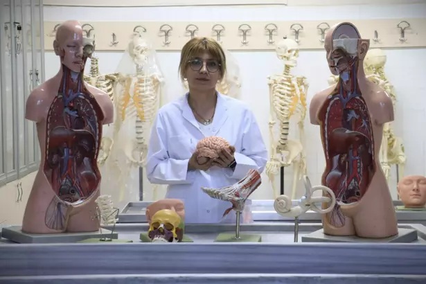 Dicle Üniversitesi Tıp Fakültesi Anatomi Anabilim Dalı Dr. Öğretim Üyesi Duygu Aslan, tıp eğitimine katkı sağlamak amacıyla bedenini kadavra olarak bağışladı.